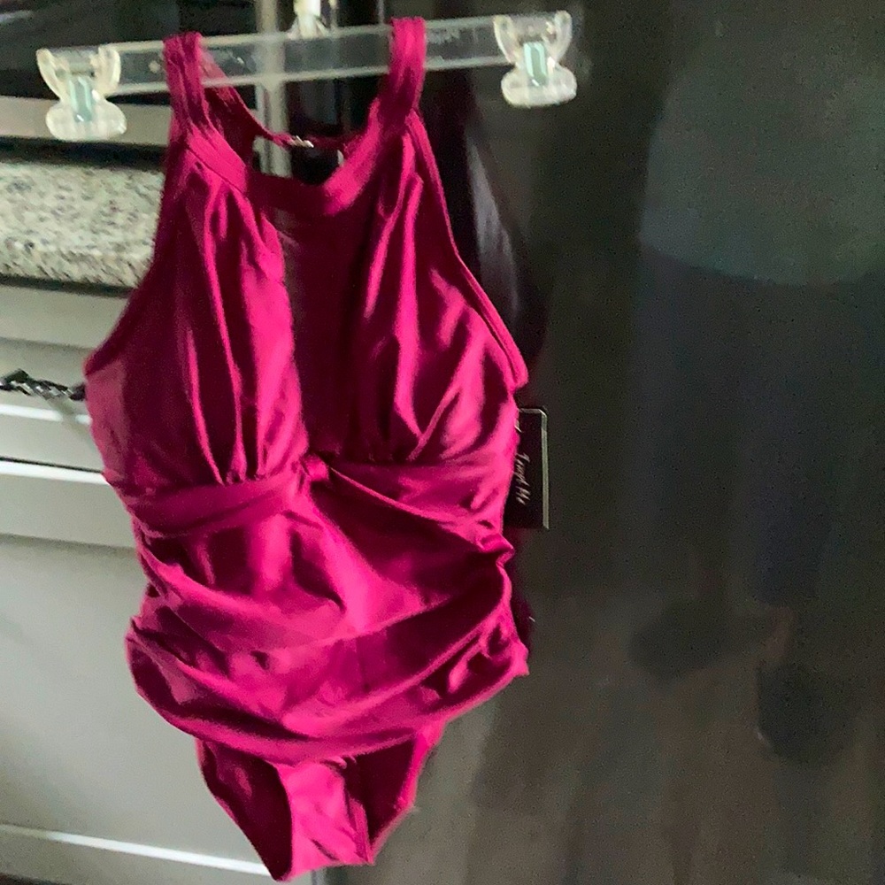 NWT Ladies swimsuit (small) 82% nylon, 18 spandex